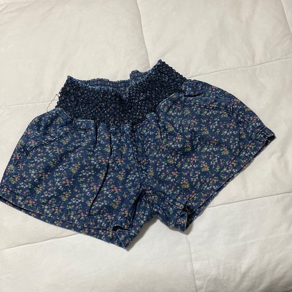 2 pairs Women’s jean shorts - Picture 2 of 5